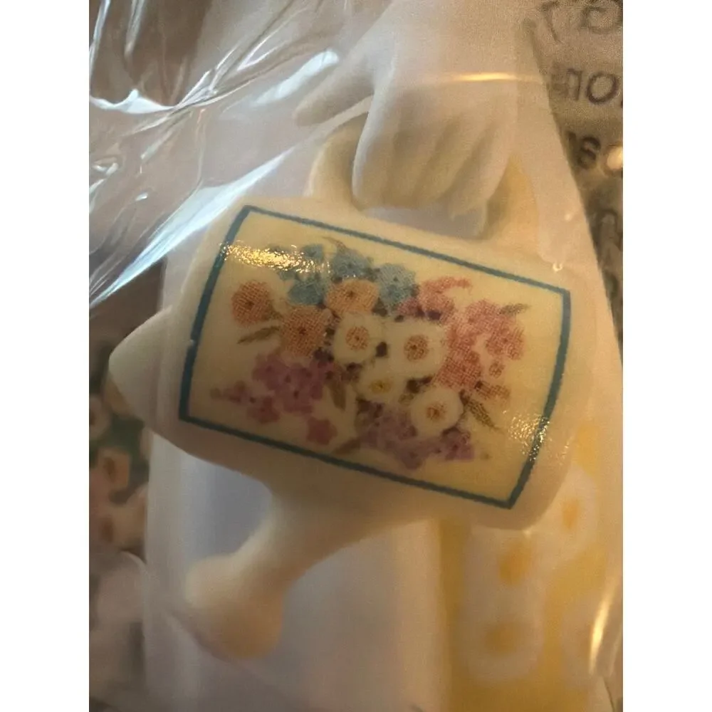 2008 Avon Mrs. Albee Award Presidents Club Porcelain Full Figurine With Box